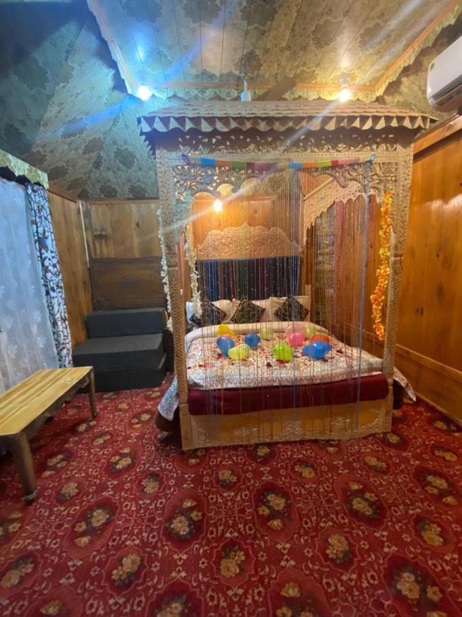 Hayat Group Of Houseboats Hotel Srinagar  Luaran gambar