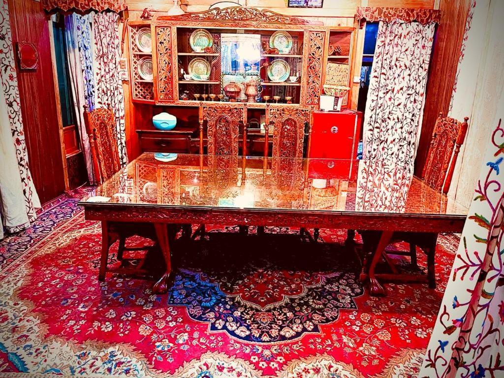 Hayat Group Of Houseboats Hotel Srinagar  Luaran gambar