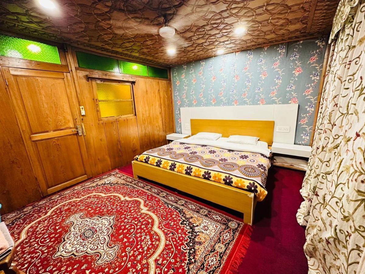 Hayat Group Of Houseboats Hotel Srinagar  Luaran gambar