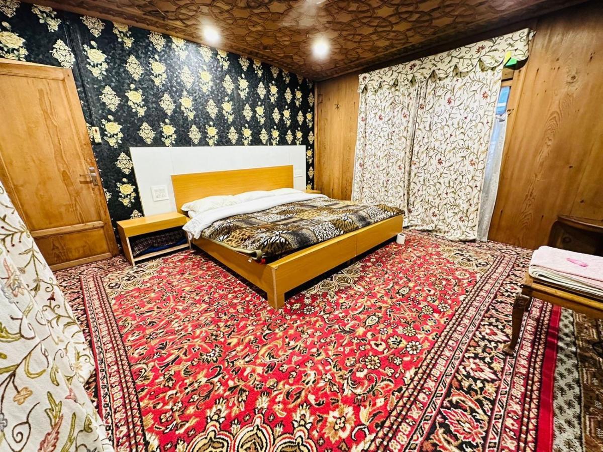 Hayat Group Of Houseboats Hotel Srinagar  Luaran gambar